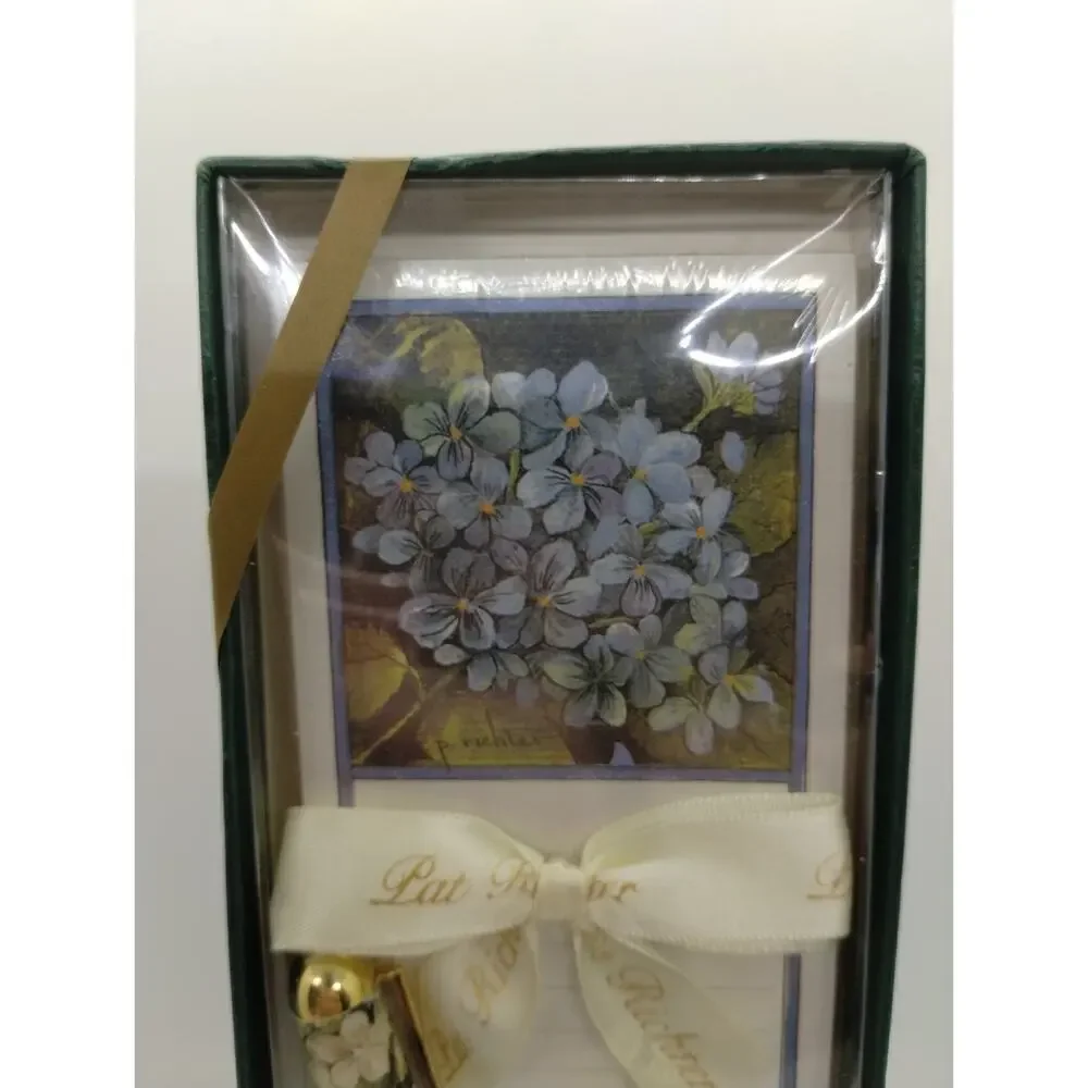 Pat Richter Violets Notepad Magnet Pen Set - 2004 - New Old Stock